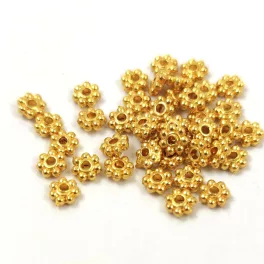   Medál - Heishi kis virág - 7 ágú - arany színű - 4 x 1.5 mm