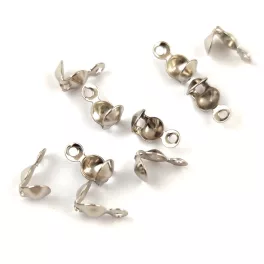 Csomórejtő - platina színű - 4mm