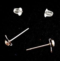   Fülbevaló alap (bedugós) - platina színű -orvosi fém - karikával és szilikon véggel