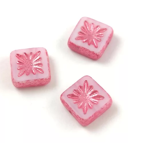 Cseh table cut gyöngy - hosszában fúrt napsugaras négyzet - Chalk White Pink Pearl Luster - 10x10mm