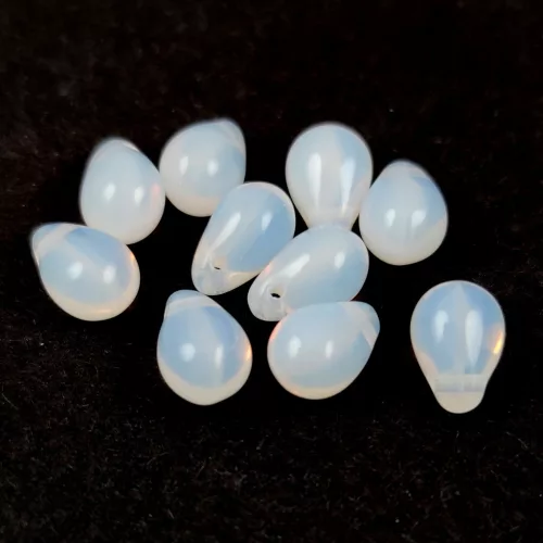 Cseh préselt csepp gyöngy - White Opal - 6x9mm (tetején fúrt)