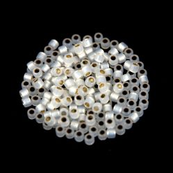 Miyuki delica gyöngy 0221 - ezüst közepű opál fehér - 11/0