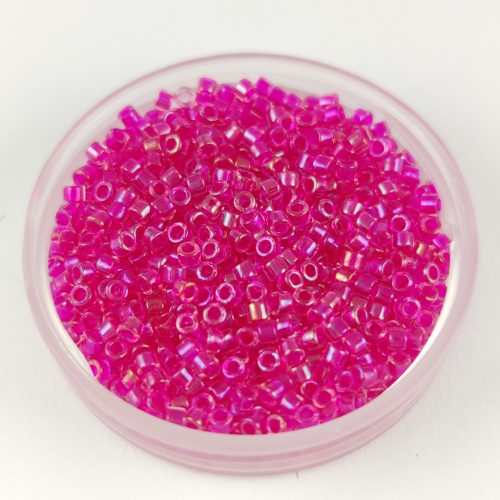 Miyuki delica gyöngy 1743 - Fuchsia Lined Rainbow Crystal - 11/0 - 50g-AKCIOS