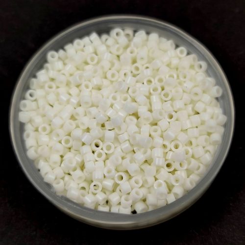 Miyuki delica gyöngy 2401 - Matte Light Buttercream - 11/0