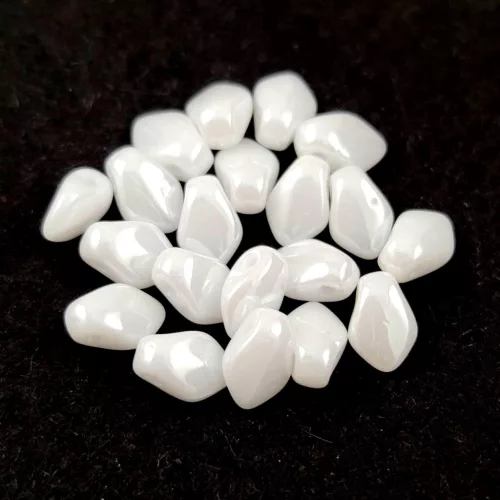 Gekko - cseh préselt szirom gyöngy - White Shimmer - 3x5mm