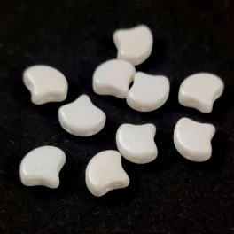   Ginko - cseh préselt kétlyukú gyöngy - Pastel White - 7.5 x 7.5 mm