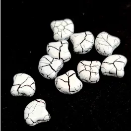   Ginko - cseh préselt kétlyukú gyöngy - Ionic White Jet - 7.5 x 7.5 mm