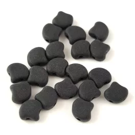   Ginko - cseh préselt kétlyukú gyöngy - Opaque Jet Mat - 7.5 x 7.5 mm