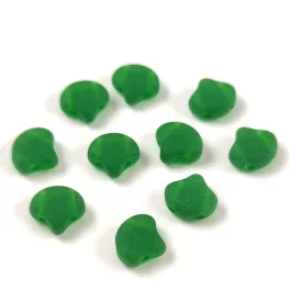   Ginko - cseh préselt kétlyukú gyöngy - Green Matt - 7.5 x 7.5 mm