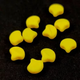   Ginko - cseh préselt kétlyukú gyöngy - Opal Yellow Matt - 7.5  x 7.5 mm