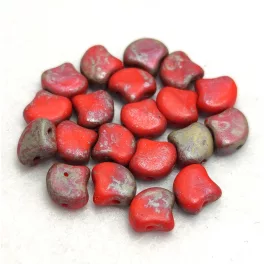  Ginko - cseh préselt kétlyukú gyöngy - Red Matt Rembrandt - 7.5  x 7.5 mm