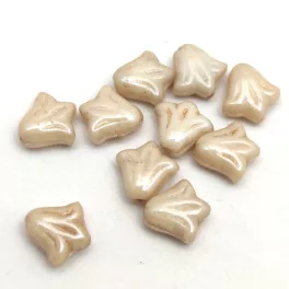   Lily Flower - hosszában fúrt cseh préselt gyöngy - Alabaster  Beige - 9mm