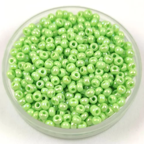 Preciosa cseh kásagyöngy - Opaque Light Green Luster - 10/0