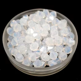 Preciosa bicone gyöngy - White Opal - 4mm