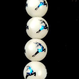   Préselt golyó alakú üveggyöngy - Metallic Blue szarvas - 10mm - Fehér
