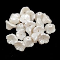   Cseh préselt virág gyöngy - harangvirág - Pastel White - 7x5mm