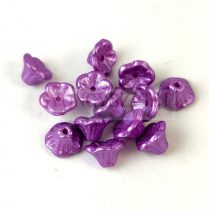   Cseh préselt virág gyöngy - harangvirág - Pastel Purple - 7x5mm