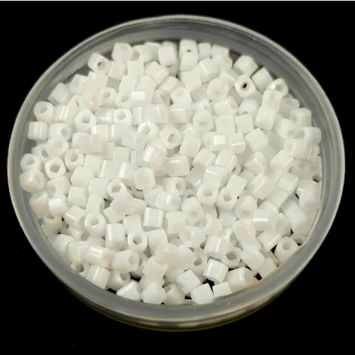 Toho kocka gyöngy - 41 - Opaque White - 1.5mm