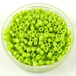 Toho kocka gyöngy - 44 - Opaque Sour Apple - 1.5mm