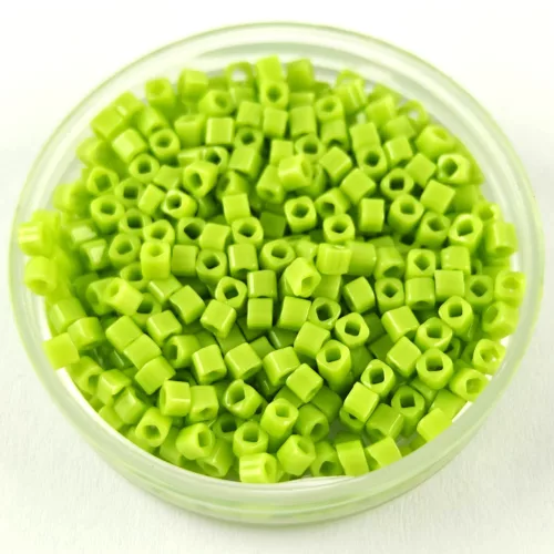 Toho kocka gyöngy - 44 - Opaque Sour Apple - 1.5mm