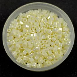 Toho kocka gyöngy - 122 - Lustered Navajo White - 1.5mm