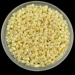 Toho kásagyöngy - 123 - Opaque-Lustered Light Beige - 15/0