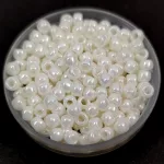 Toho kásagyöngy - 122 - Opaque-Lustered Navajo White - 8/0