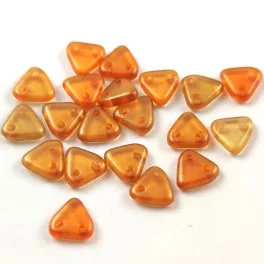   CzechMates 2 Hole Triangle Czech Glass Bead -  transzparens borostyán -6mm