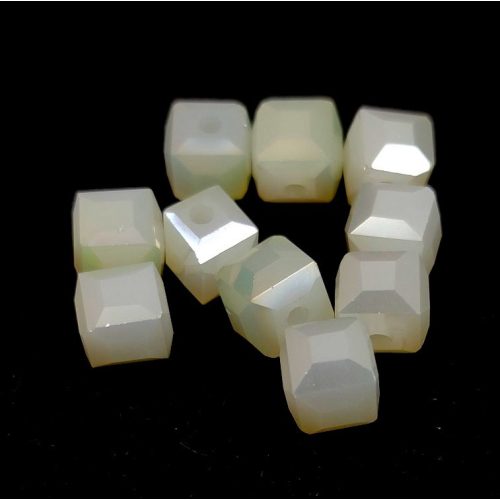 Cube shaped glass beads - Vanilla Luster - 6mm